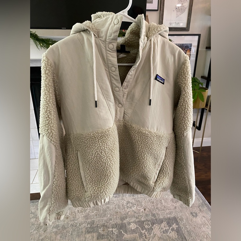 Patagonia shelled retro-x pullover - cream. Size small